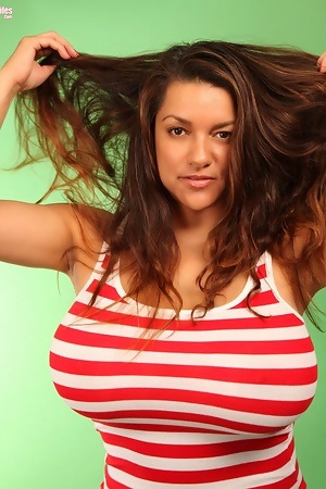 Monica Mendez Reveals Huge Bustline in Tanktop