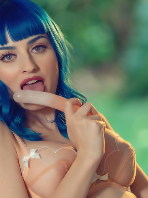 Jewelz Blu Unlocks Magic Sexuality with Dildo