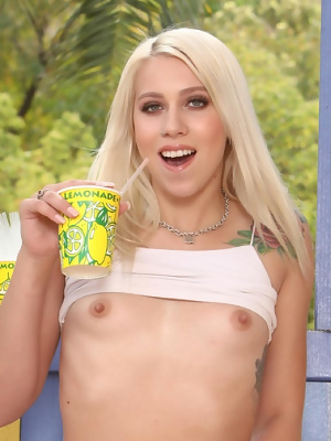 Chanel Grey All Natural Blonde Strips At Her Lemonade Stand